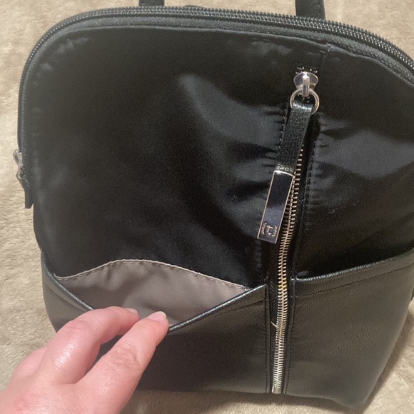 Tutilo New York Sling Pack - Picture 6 of 9